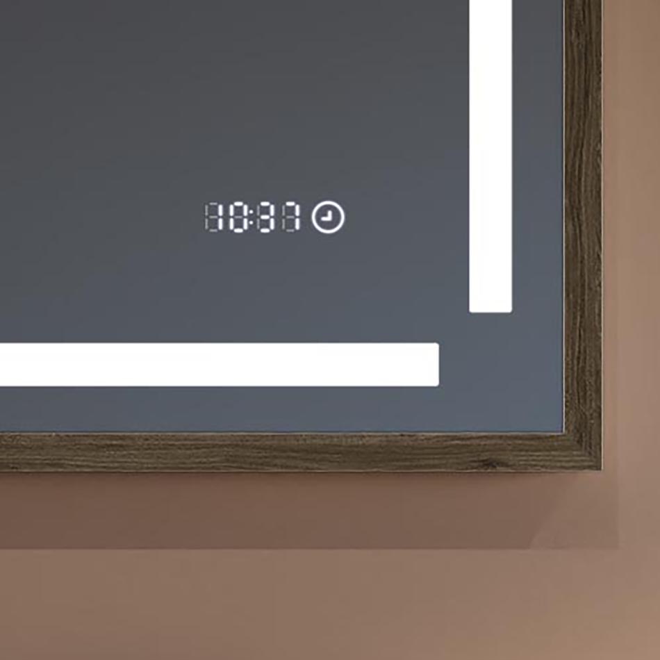 Con nuestro espejo ¡no volverás a llegar tarde! El reloj con pantalla LED se encargará de que no pierdas de vista la hora durante tu rutina diaria. Tamaño de la superficie del espejo: 7 cm × 1,5 cm. El reloj táctil se ilumina independientemente de la iluminación del espejo. El reloj requiere una fuente de alimentación permanente adicional.